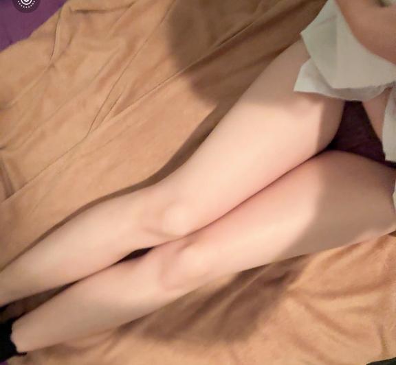 ただいま待機中〜！✨️綺麗な足、見にきてね👣💕